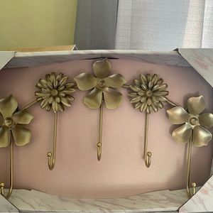 Jewelry wall organizer